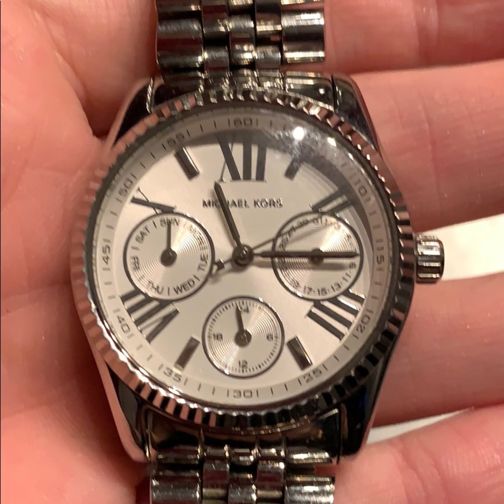 Michael Kors silver watch - Picture 5 of 5